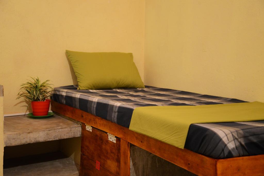 Jungle Beach Hostel Unawatuna Phòng bức ảnh