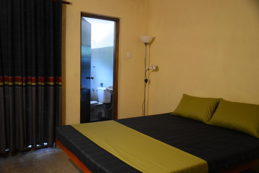Jungle Beach Hostel Unawatuna Phòng bức ảnh