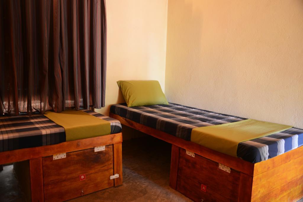 Jungle Beach Hostel Unawatuna Phòng bức ảnh