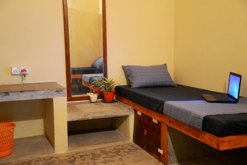 Jungle Beach Hostel Unawatuna Phòng bức ảnh