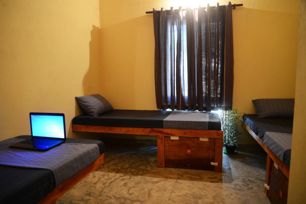 Jungle Beach Hostel Unawatuna Phòng bức ảnh