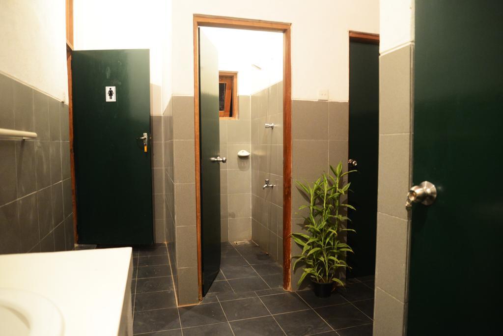 Jungle Beach Hostel Unawatuna Phòng bức ảnh